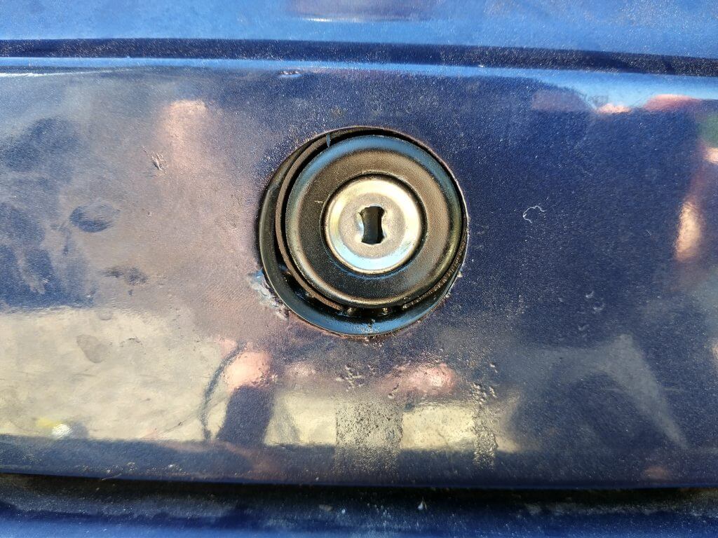 Mercedes boot lock